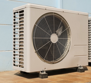 Off white rooftop air conditioning unit for commercial purposes
